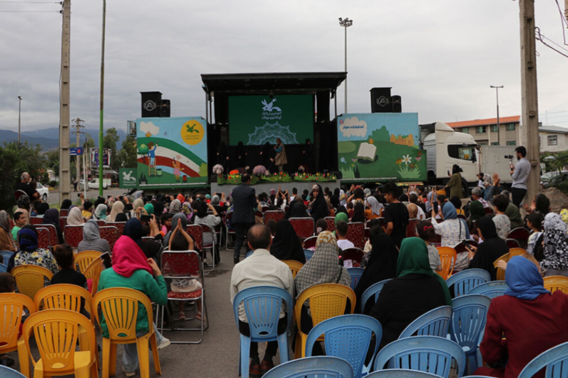 تماشاخانه سیار کانون میزبان برنامه‌های یادمان شهدا