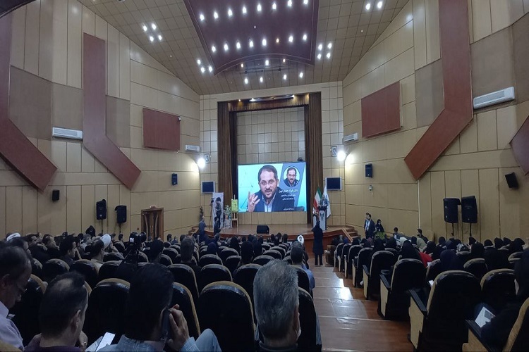 اختتامیه جشنواره شعر و داستان دانشگاههای آزاد کشور در رشت اختتامیه جشنواره شعر و داستان دانشگاههای آزاد کشور در رشت