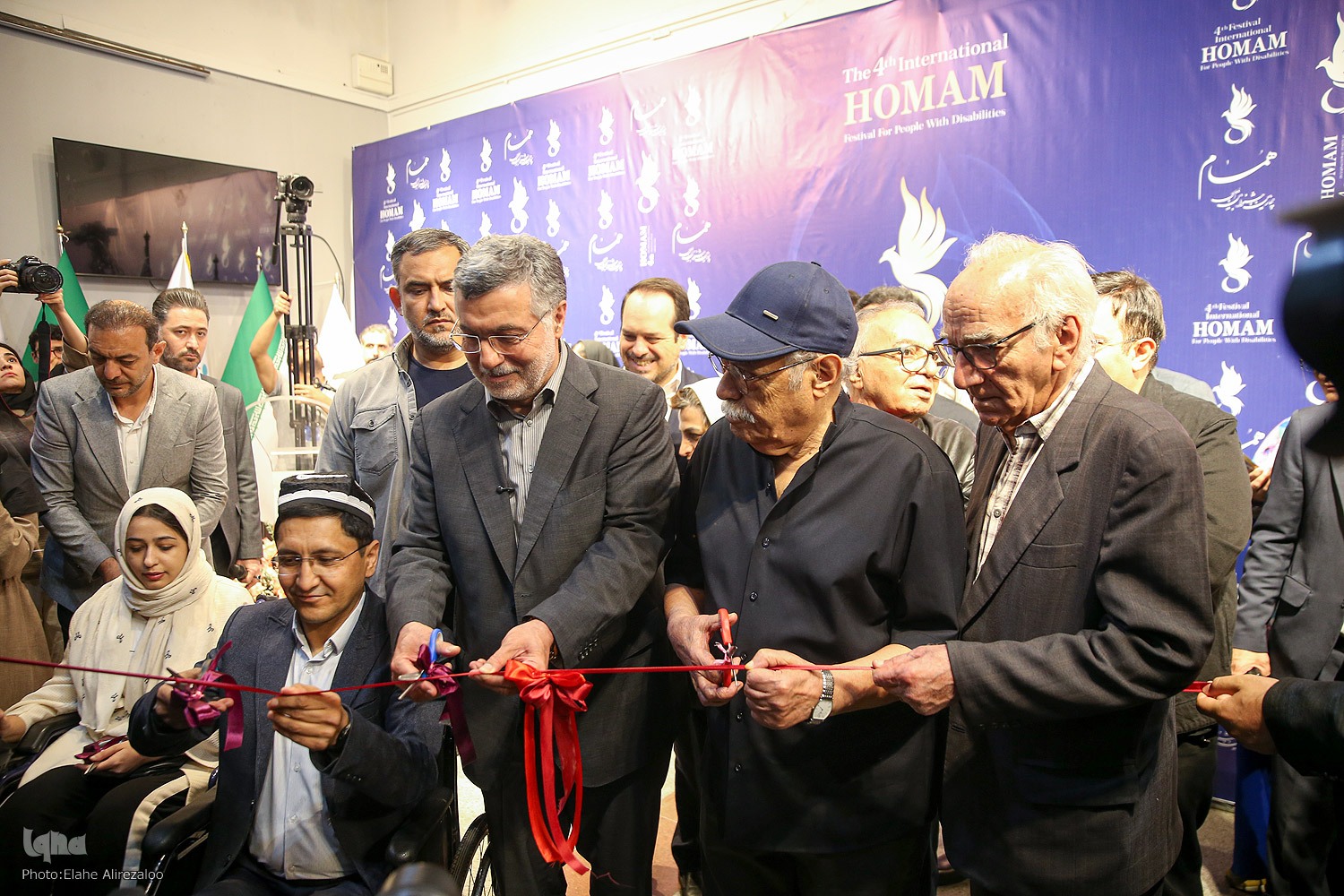 شاهکارهای هنری معلولان جهان در فرهنگستان هنر