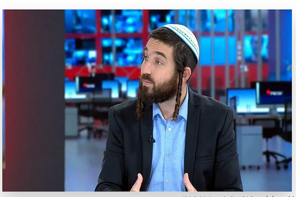 هتک حرمت مسجد ابراهیمی توسط یک صهیونیست افراطی