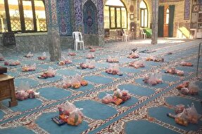 توزیع بسته‌های یلدایی بین نیازمندان در بندرانزلی