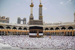 Les pèlerins effectuent le Tawaf al-Qudum à La Mecque