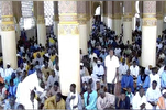 Sénégal : récitation du Coran à la grande mosquée de Touba
