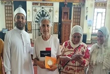 Lansia Asal Argentina Masuk Islam di Mesir