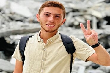 په غزې کې د وحشي صهیوینسټانو په بمباریو کې د یوه فلسطینی قاری شهادت(فیلم)