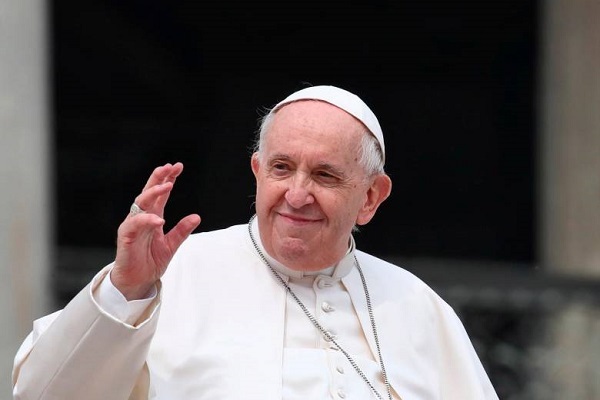 Papa’nın huzurunda Kur’an tilavet etti