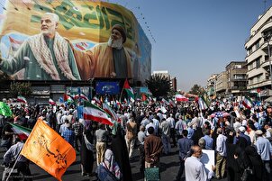 Tahran’da “Zaferin Müjdesi” yürüyüşü düzenlendi