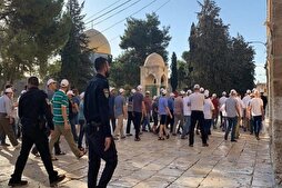 Onlarca işgalci yerleşimci Mescid-i Aksa’ya baskın düzenledi